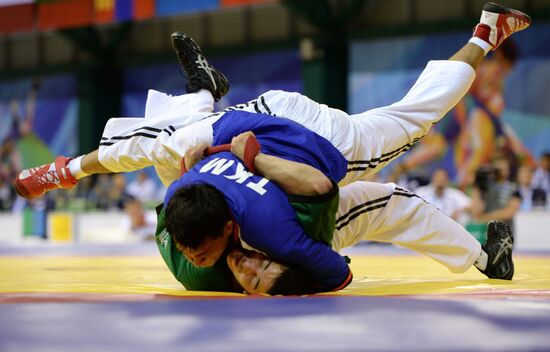 2013 Universiade. Belt wrestling. Day One