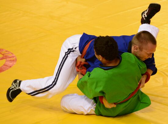 2013 Universiade. Belt wrestling. Day One