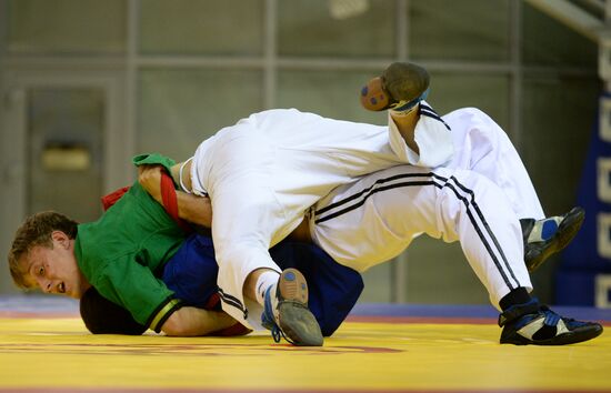 2013 Universiade. Belt wrestling. Day One