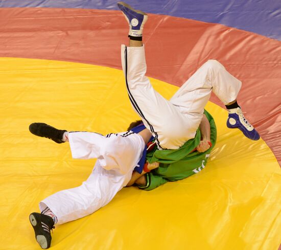2013 Universiade. Belt wrestling. Day One