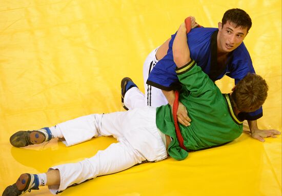 2013 Universiade. Belt wrestling. Day One