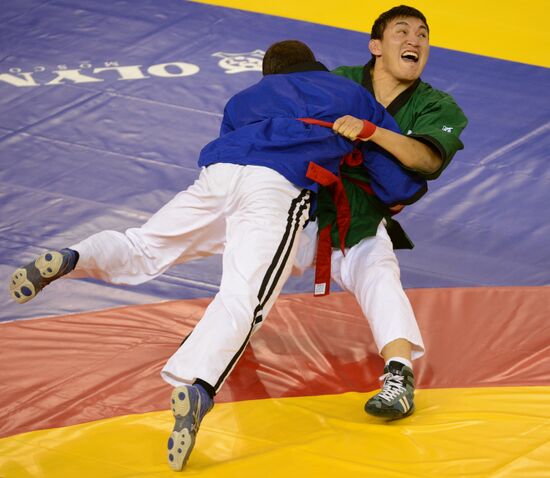 2013 Universiade. Belt wrestling. Day One