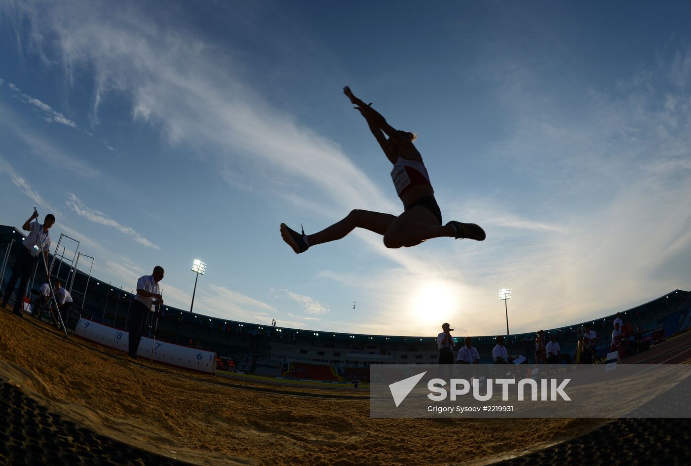2013 Universiade. Athletics. Day One