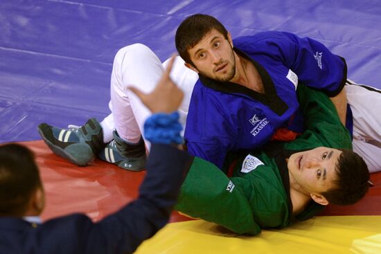 2013 Universiade. Belt wrestling. Day One
