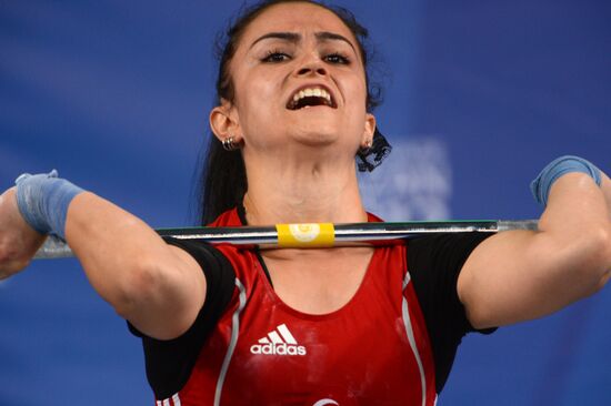 2013 Universiade. Weightlifting. Day One