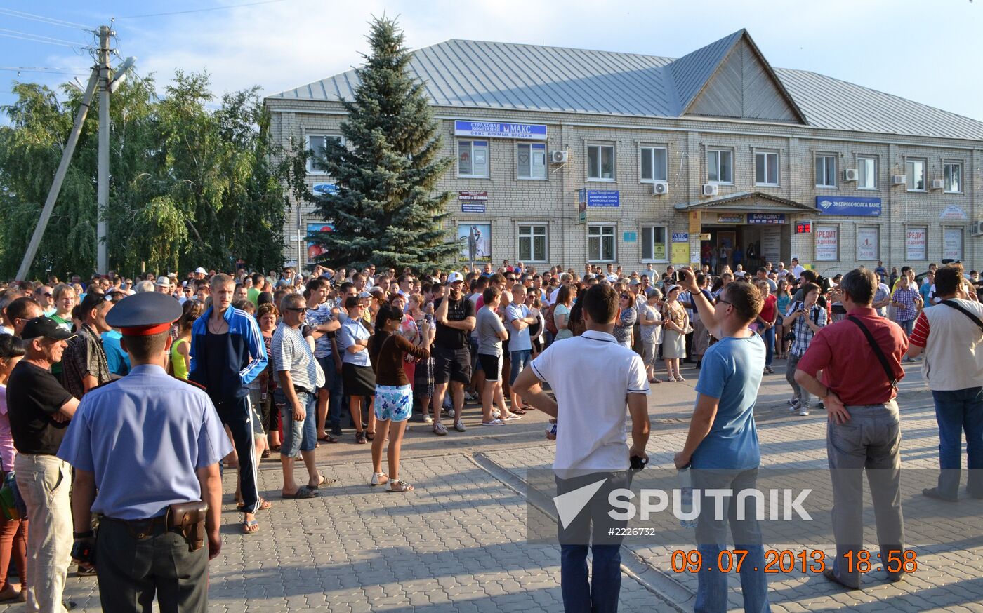 Pugachyov residents rally against migrants
