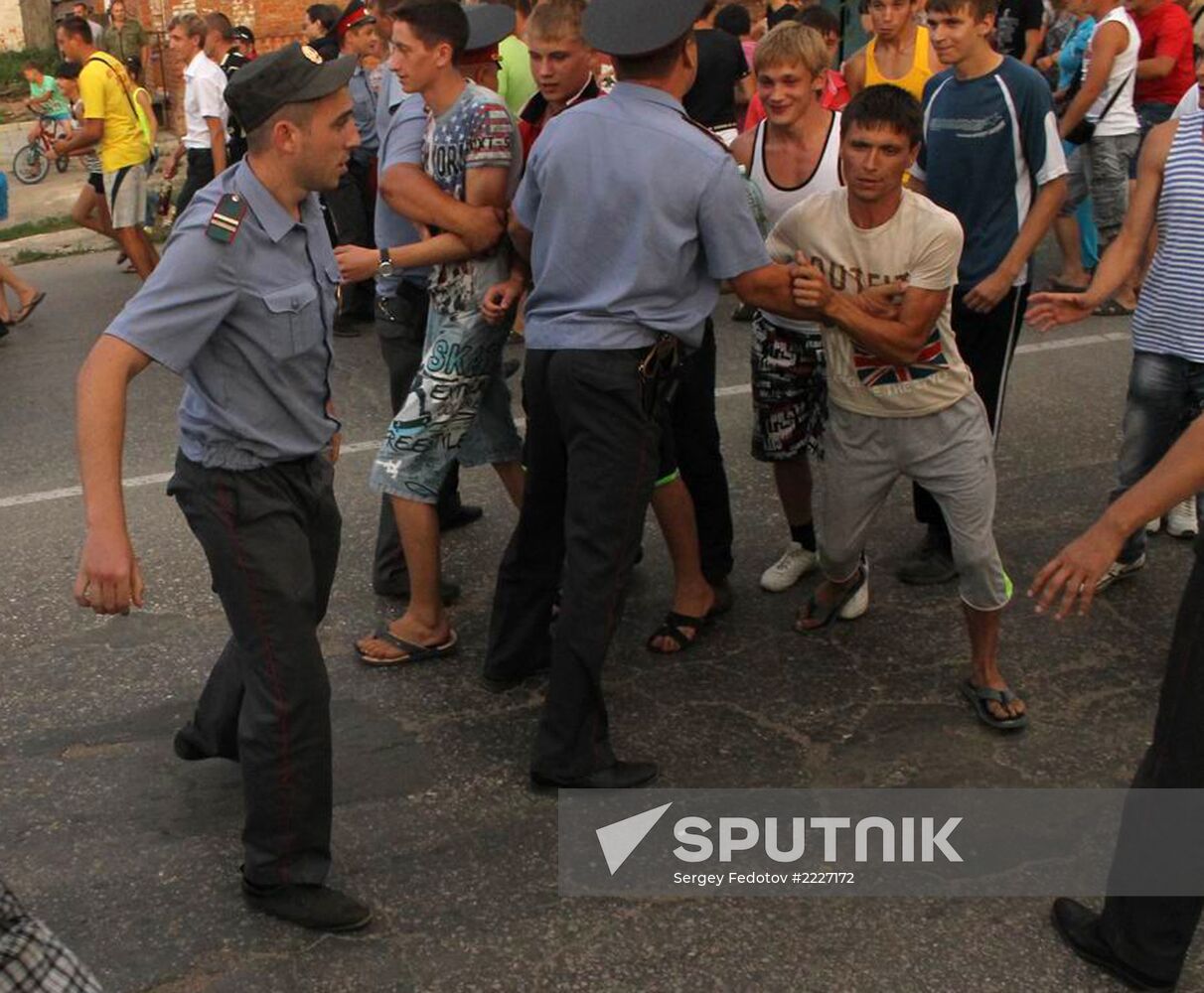 Pugachyov residents rally against migrants