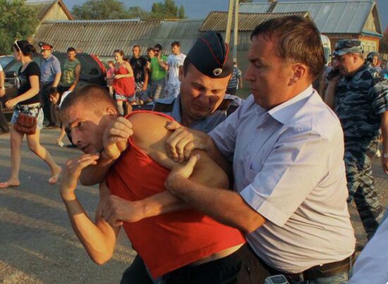 Pugachyov residents rally against migrants