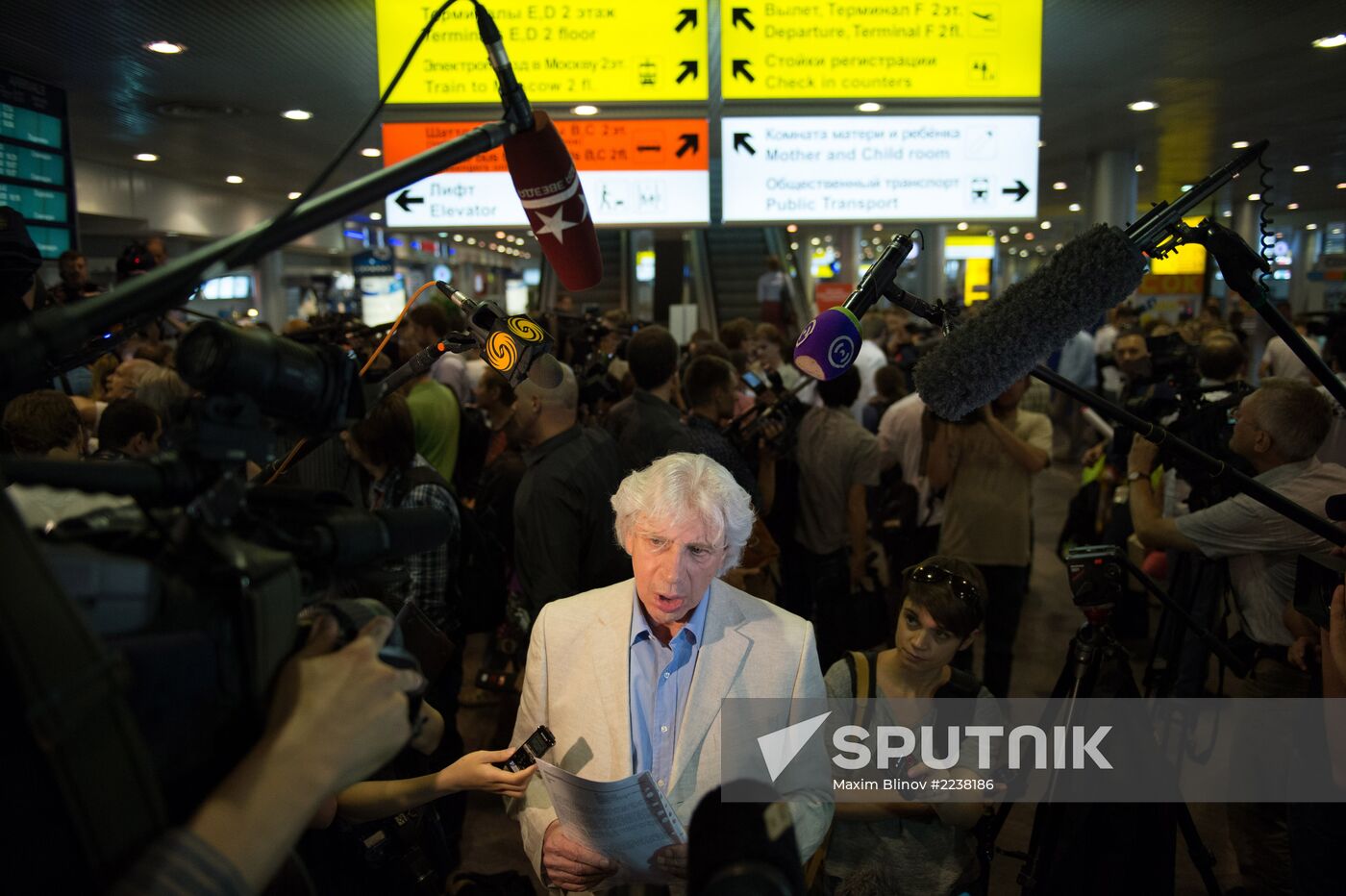 Snowden would like to stay in Russia