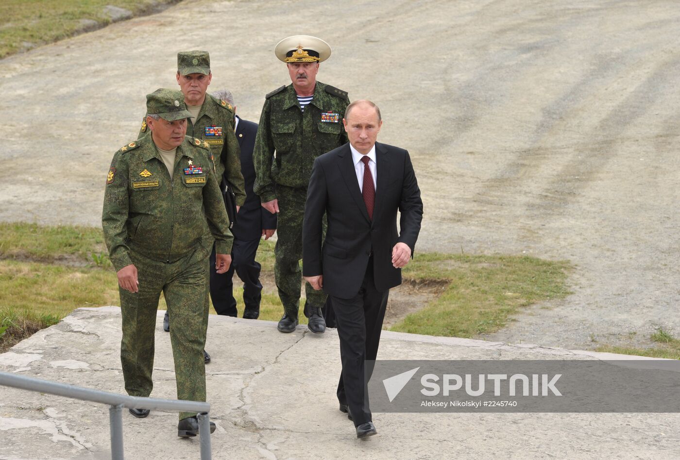 Putin oversees military drill in Eastern Military District