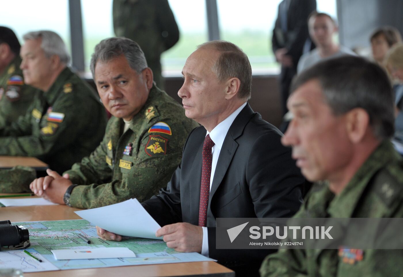 Putin oversees military drill in Eastern Military District