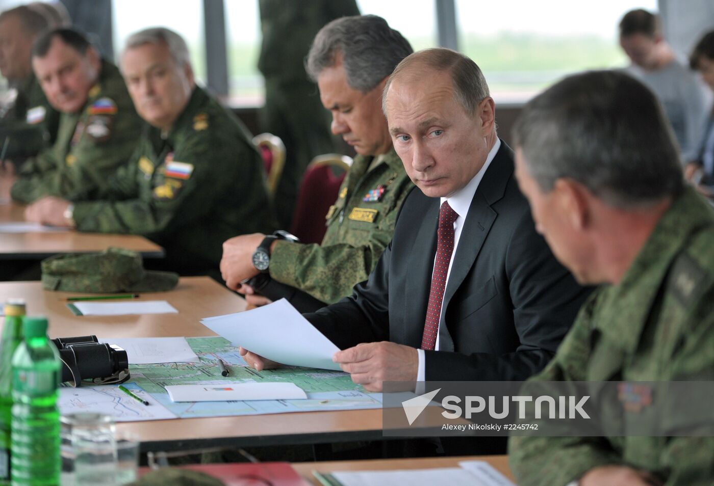 Putin oversees military drill in Eastern Military District