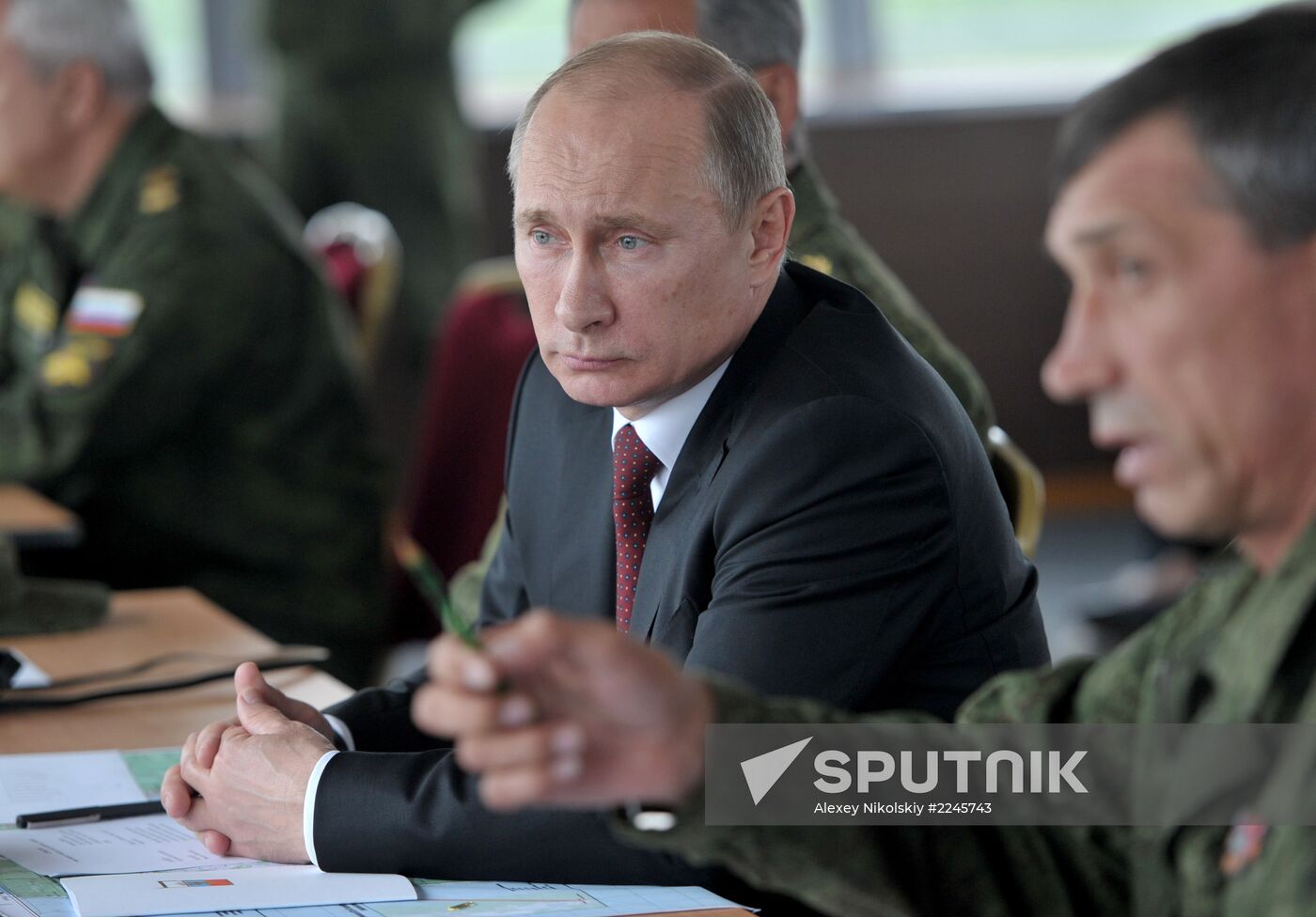 Putin oversees military drill in Eastern Military District