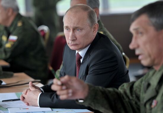 Putin oversees military drill in Eastern Military District