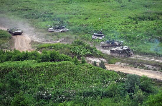Putin oversees military drill in Eastern Military District
