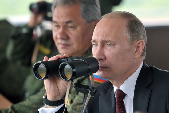 Putin oversees military drill in Eastern Military District