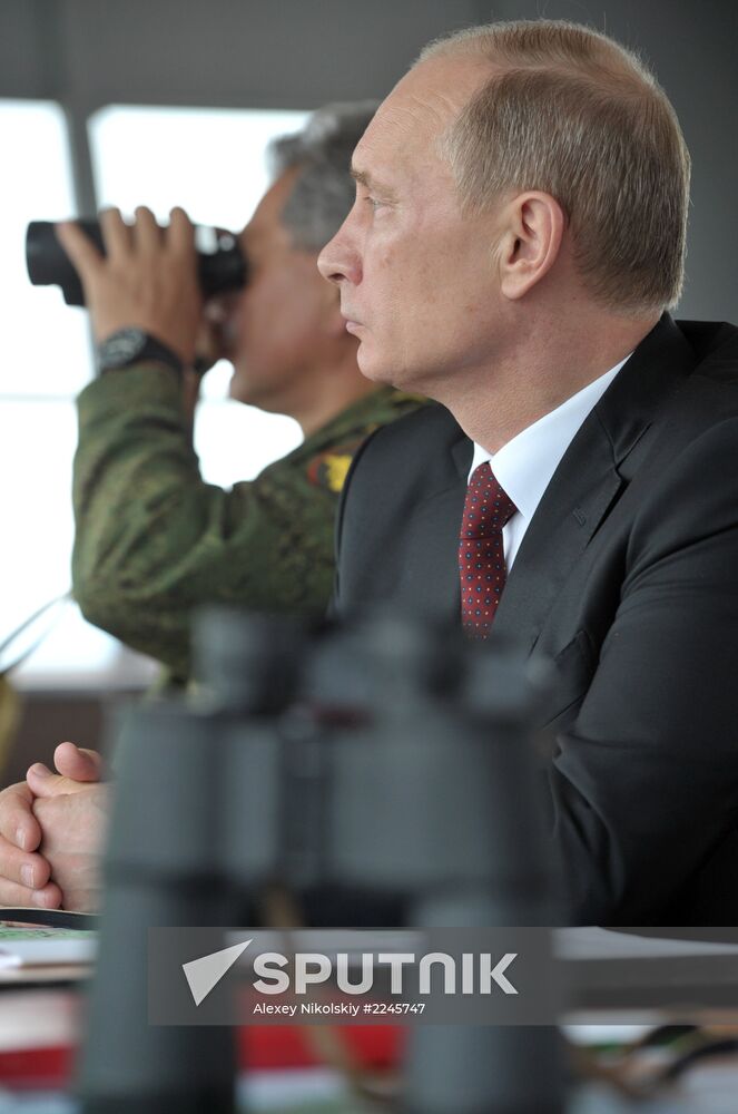 Putin oversees military drill in Eastern Military District