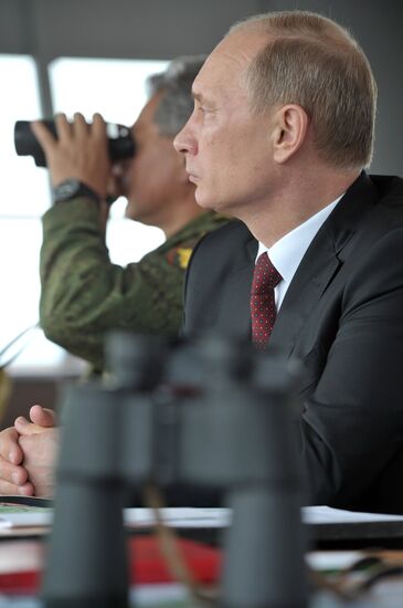 Putin oversees military drill in Eastern Military District