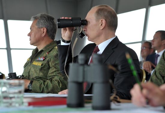 Putin oversees military drill in Eastern Military District