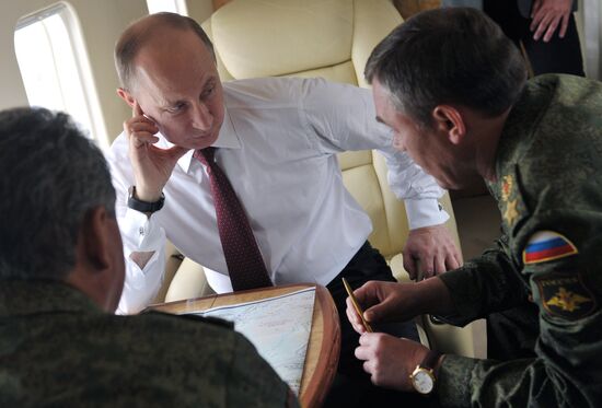 Putin oversees military drill in Eastern Military District