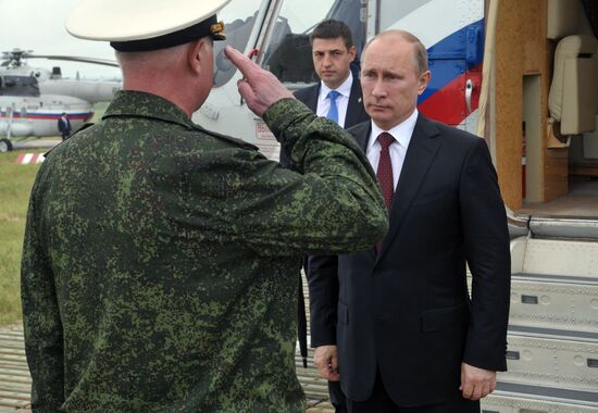 Putin oversees military drill in Eastern Military District