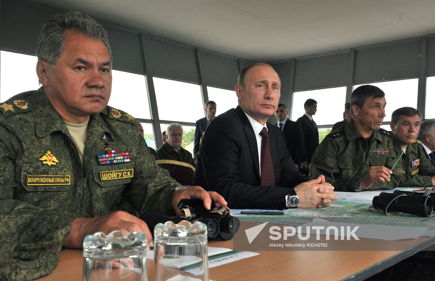 Putin oversees military drill in Eastern Military District