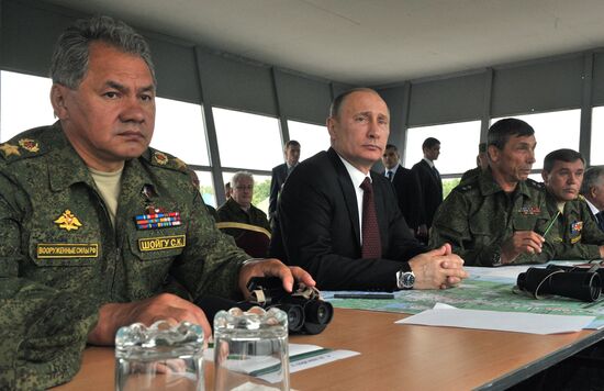 Putin oversees military drill in Eastern Military District
