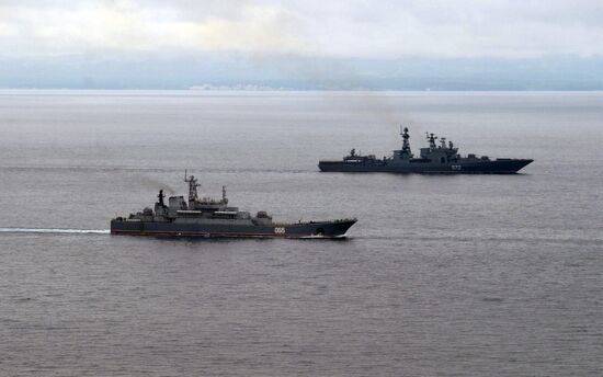 Putin oversees military drill in Eastern Military District