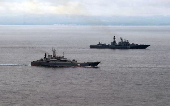 Putin oversees military drill in Eastern Military District