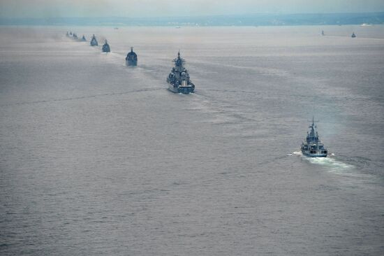 Putin oversees military drill in Eastern Military District