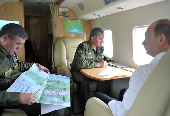 Putin oversees military drill in Eastern Military District