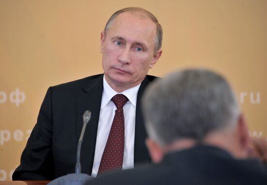 Putin oversees military drill in Eastern Military District
