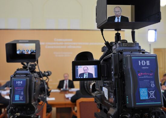 Putin oversees military drill in Eastern Military District