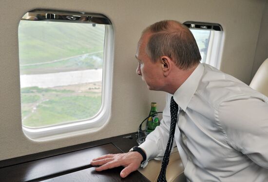 Vladimir Putin watches military exercise