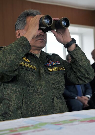 Vladimir Putin watches military exercise