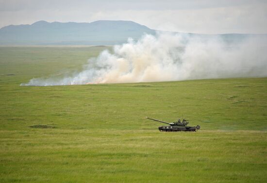 Vladimir Putin watches military exercise