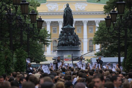 St. Petersburg people gather in support of Aleksei Navalny