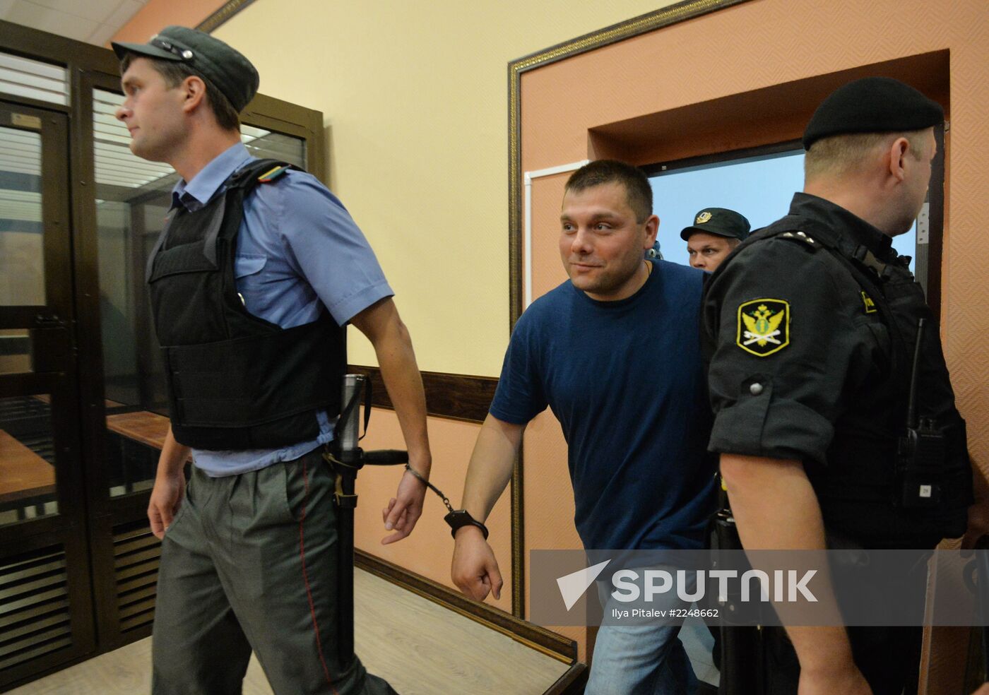 Court changes restraining measure for Navalny and Ofitserov