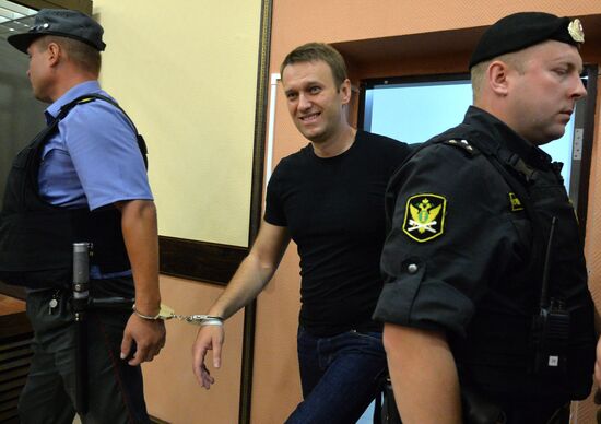 Court changes restraining measure for Navalny and Ofitserov