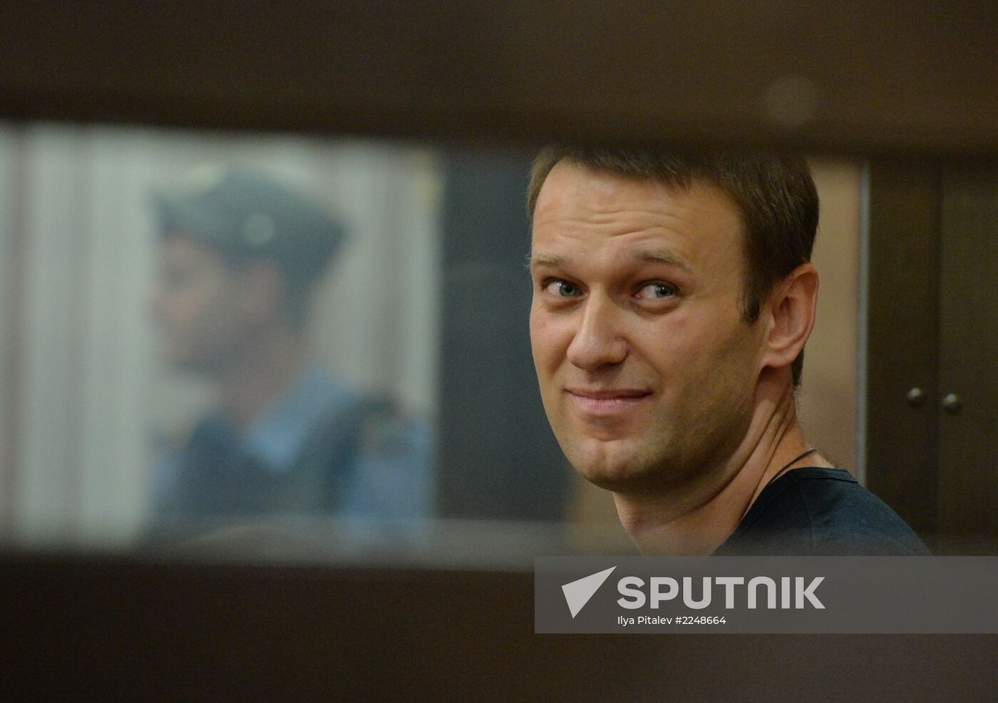 Court changes restraining measure for Navalny and Ofitserov