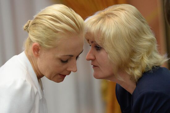 Court changes restraining measure for Navalny and Ofitserov