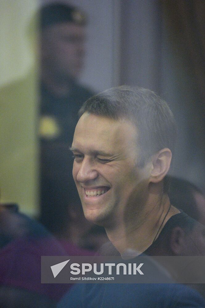 Court changes restraining measure for Navalny and Ofitserov