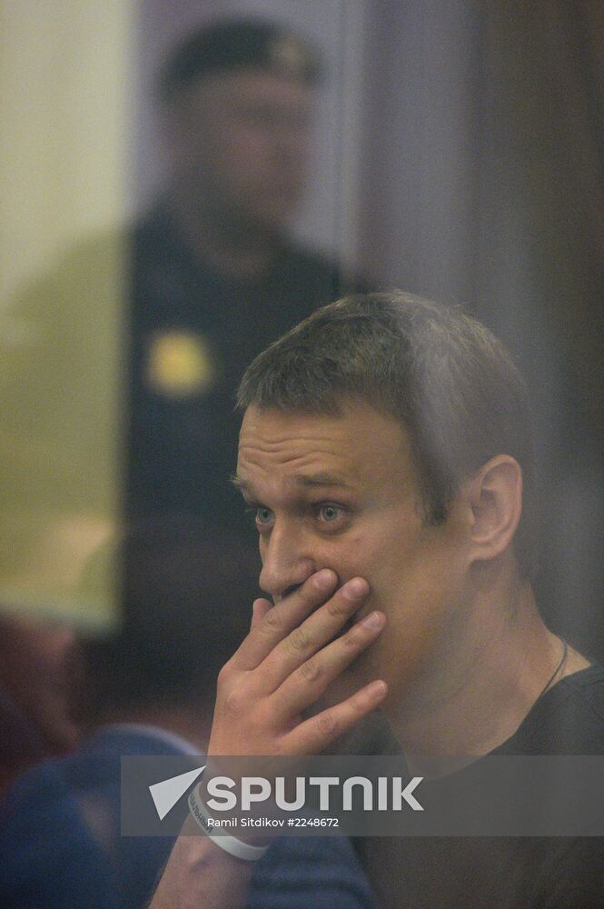 Court changes restraining measure for Navalny and Ofitserov