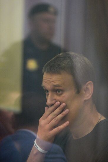 Court changes restraining measure for Navalny and Ofitserov