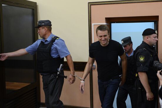 Court changes restraining measure for Navalny and Ofitserov