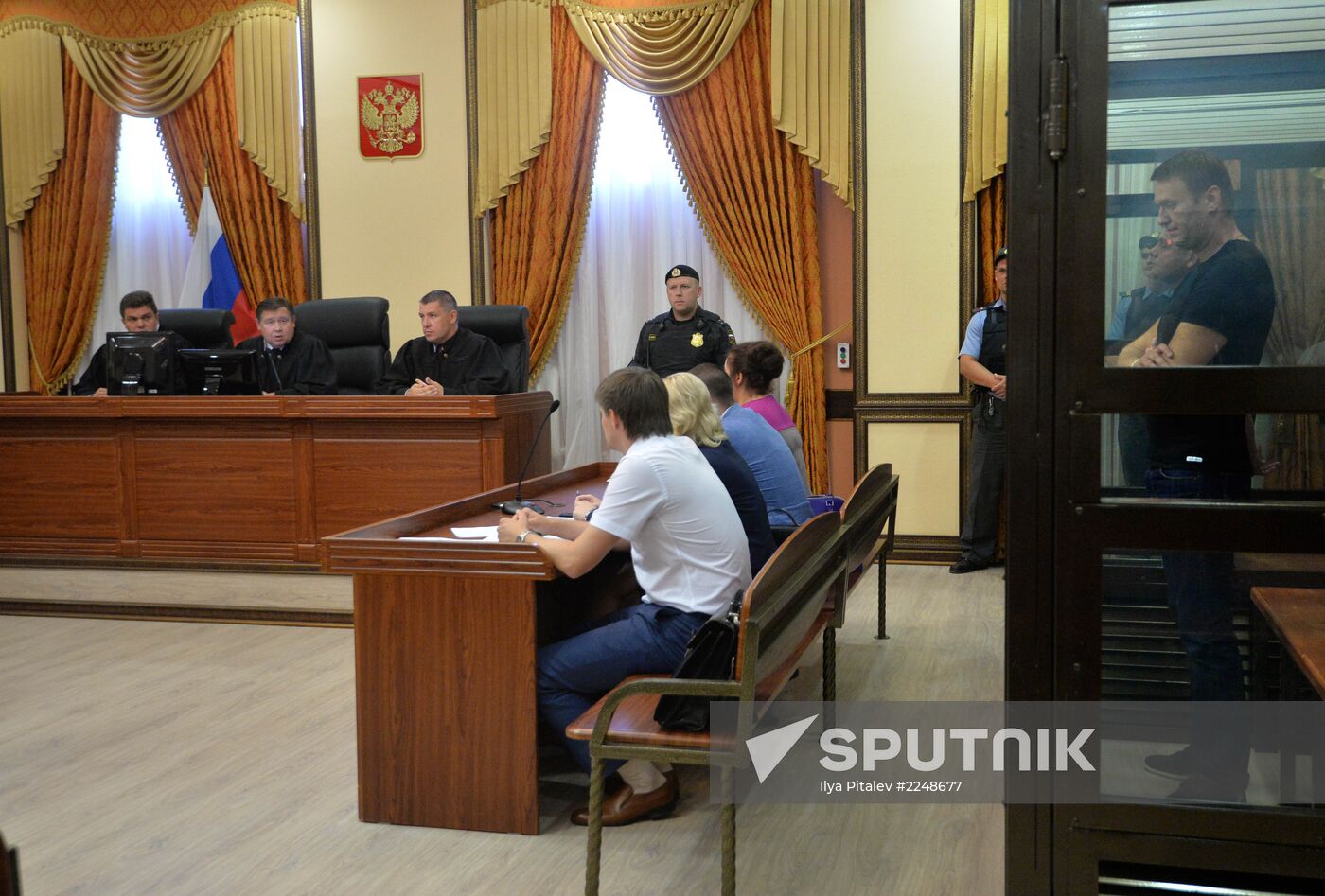 Court changes restraining measure for Navalny and Ofitserov