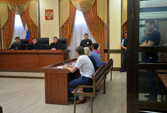 Court changes restraining measure for Navalny and Ofitserov