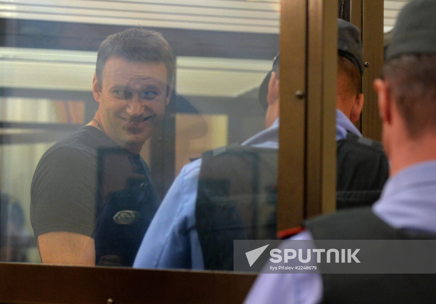Court changes restraining measure for Navalny and Ofitserov