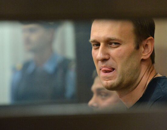 Court changes restraining measure for Navalny and Ofitserov