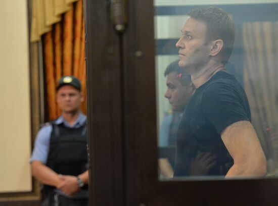 Court changes restraining measure for Navalny and Ofitserov